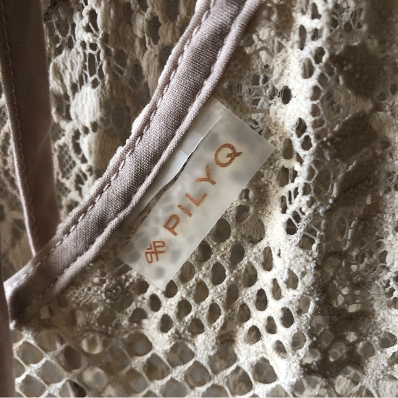 PILYQ mesh cream crochet cover up. Adjustable sides and tassels size S/M - Picture 4 of 9